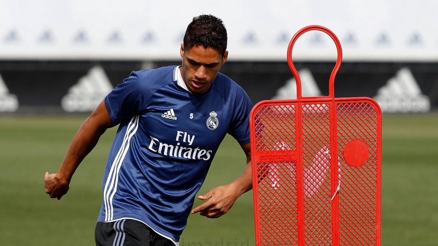 J9九游会官网皇家马德里训练开放日；赛后遗憾出局引欢呼；意大利杯在即；赛程密集仍需轮换的简单介绍