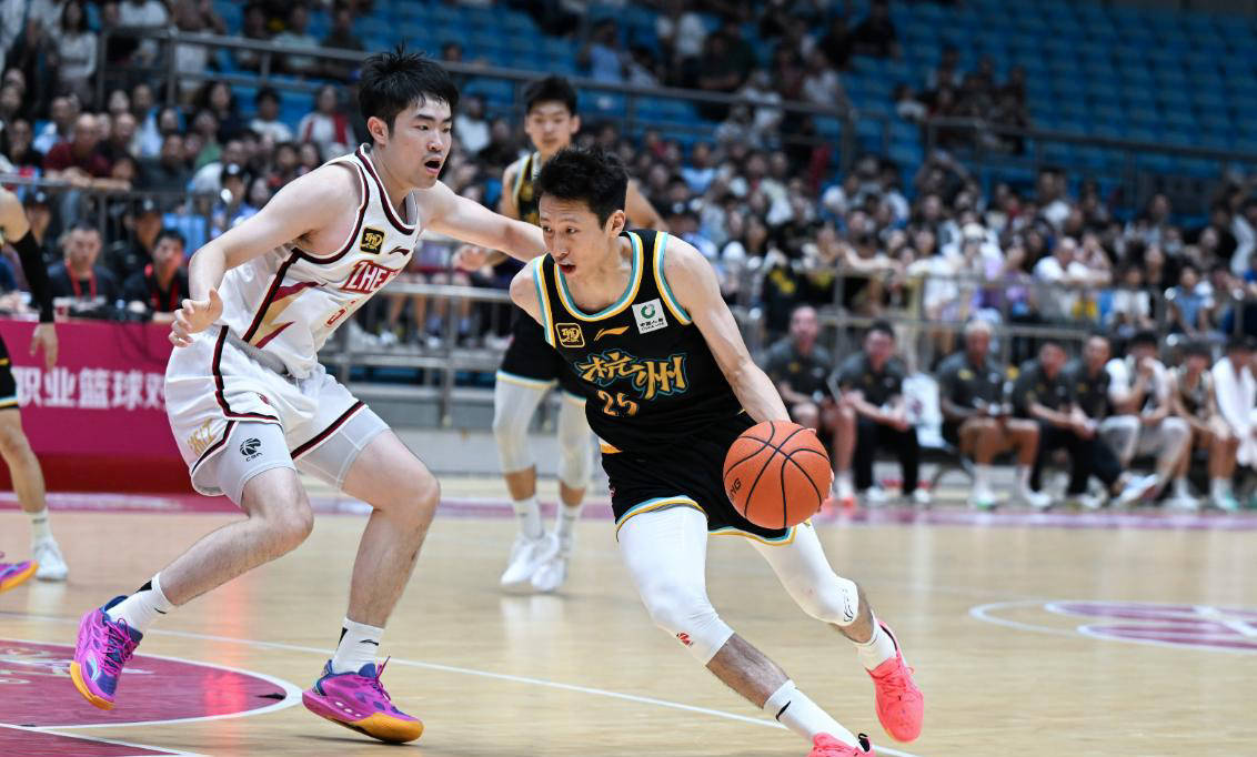 九游会平台包含CBA常规赛倒计时，广州队今晨状态回暖，细节引发关注，目标明确，更衣室氛围转暖的词条